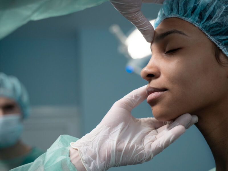 chirurgo opera settoplastica